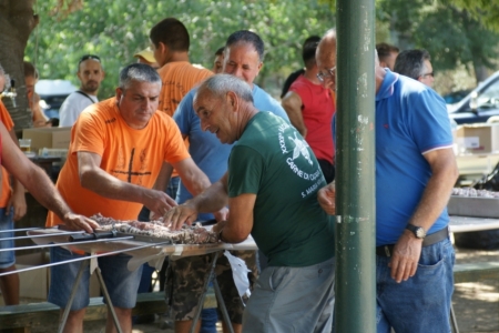 Gatavošanās kazas gaļas festivālam