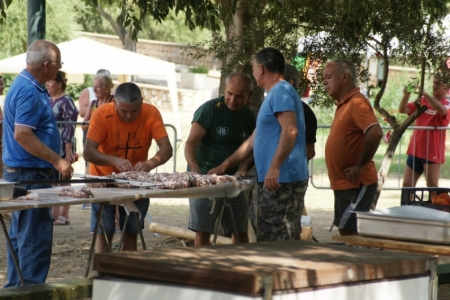 Gatavošanās kazas gaļas festivālam