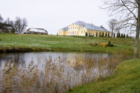 Bruknas pils apkārtne
