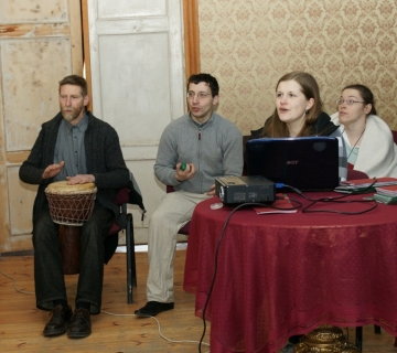 Slavējam Dievu