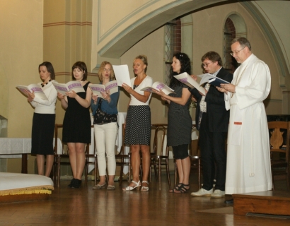 Vakara lūgšana (Vesperes). Dzied mūsu draudzes dziedātāju grupa. 