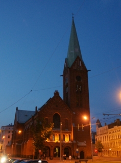 Baznīca naktī