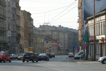 Pilsētas steiga aiz baznīcas sienām