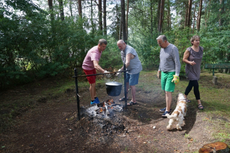 Pusdienu zupa tika pagatavota uz ugunskura