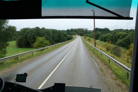 Atkal ceļā
