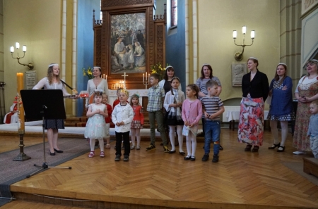 Dzied apvienotais māmiņu un bērnu koris