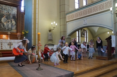 Dzied apvienotais māmiņu un bērnu koris