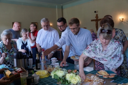 Sadraudzība pēc dievkalpojuma