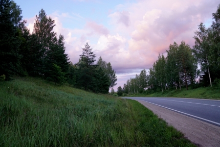 Rozā mākoņi mājupceļā. Fotoalbuma autorei diemžēl sestdienas vakarā nācās doties mājup, bet turpinājums vēl sekos...