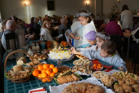 Svētku tortes rotāšana