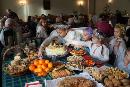 Svētku tortes rotāšana