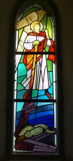 Logu vitrāžas Kihelkonas baznīcā