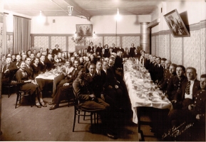 Draudzes pasākums baznīcas mazajā zālē, 1935.g.