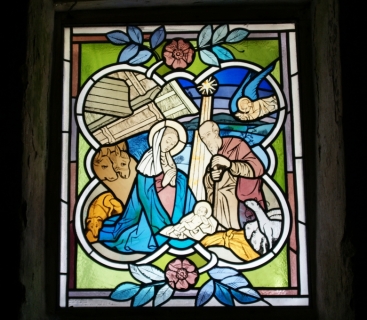 Logu vitrāžas Kihelkonas baznīcā