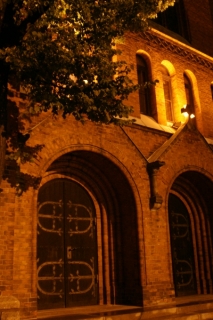 Baznīca naktī